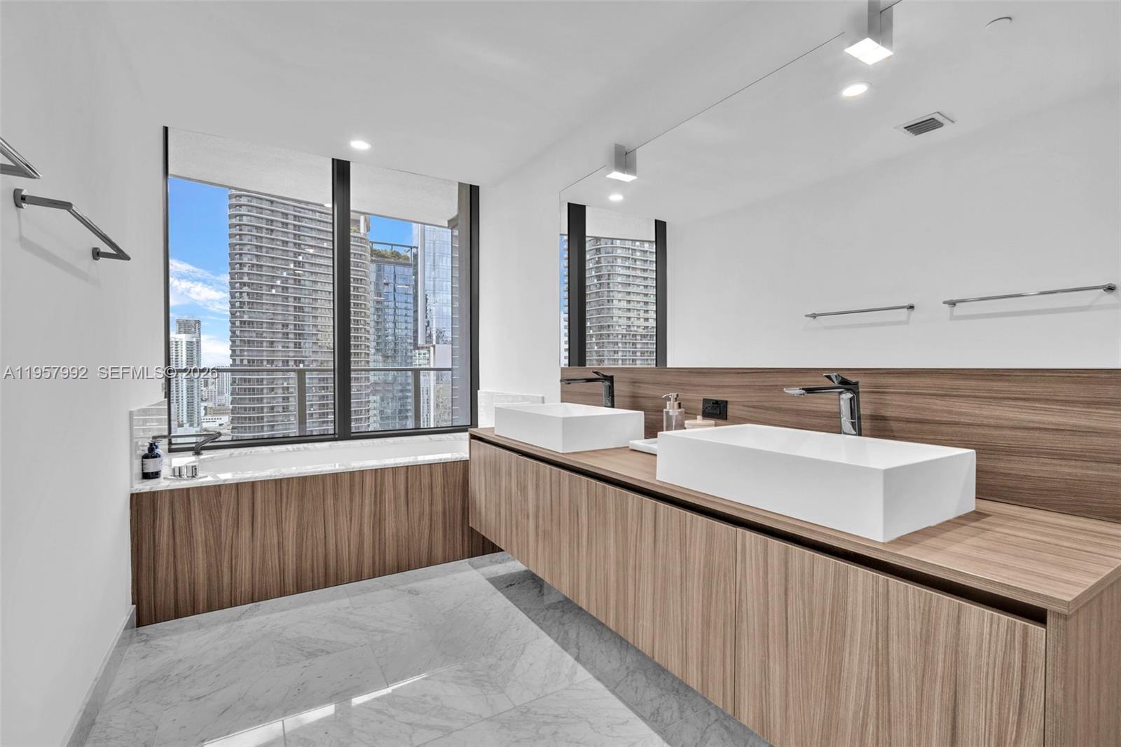 1000 Brickell Plz # 3112