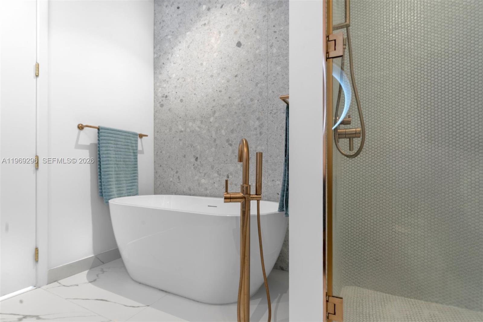 2655 S Bayshore Dr # 2012 Unit: LPH 2012