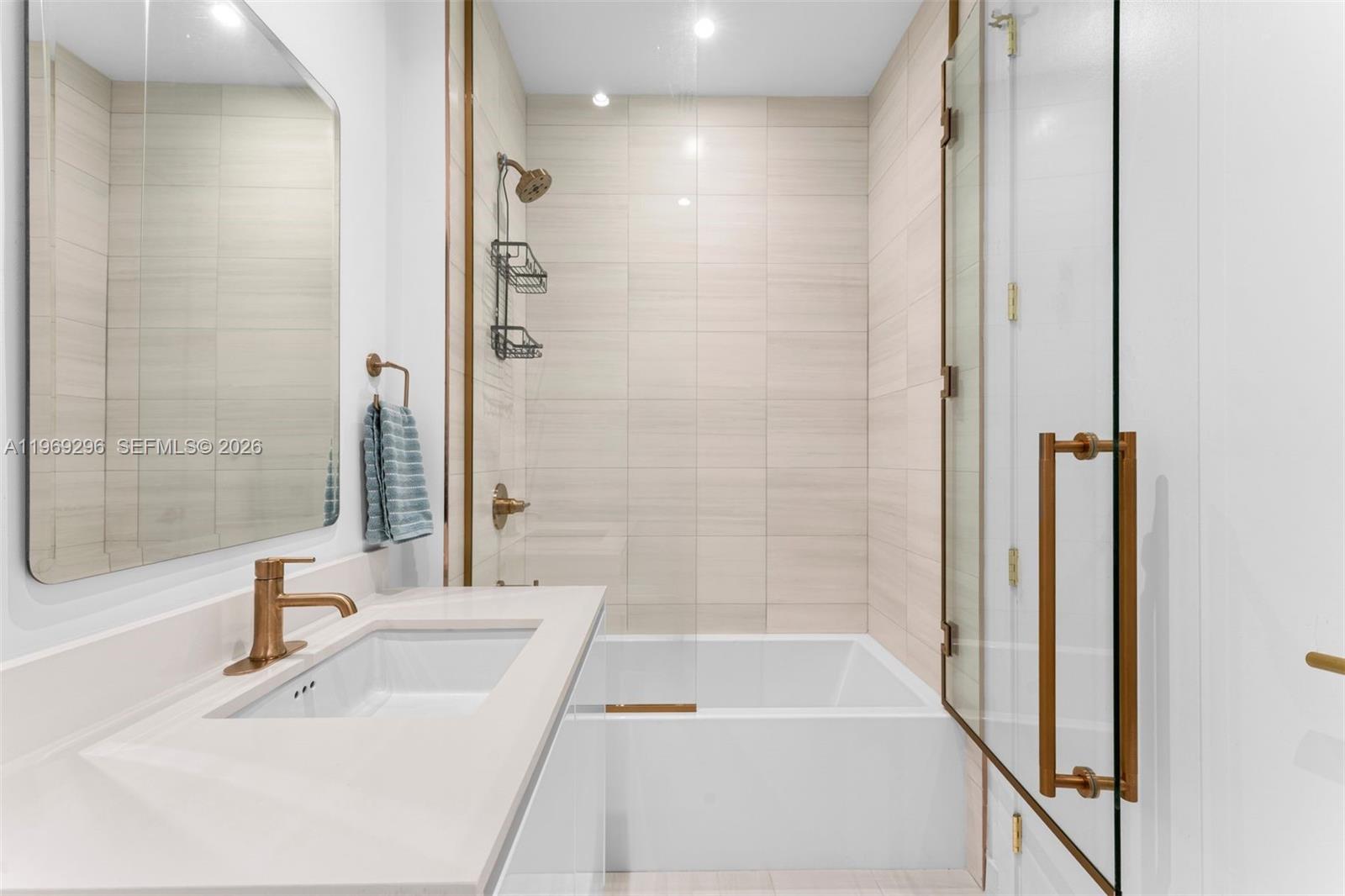 2655 S Bayshore Dr # 2012 Unit: LPH 2012