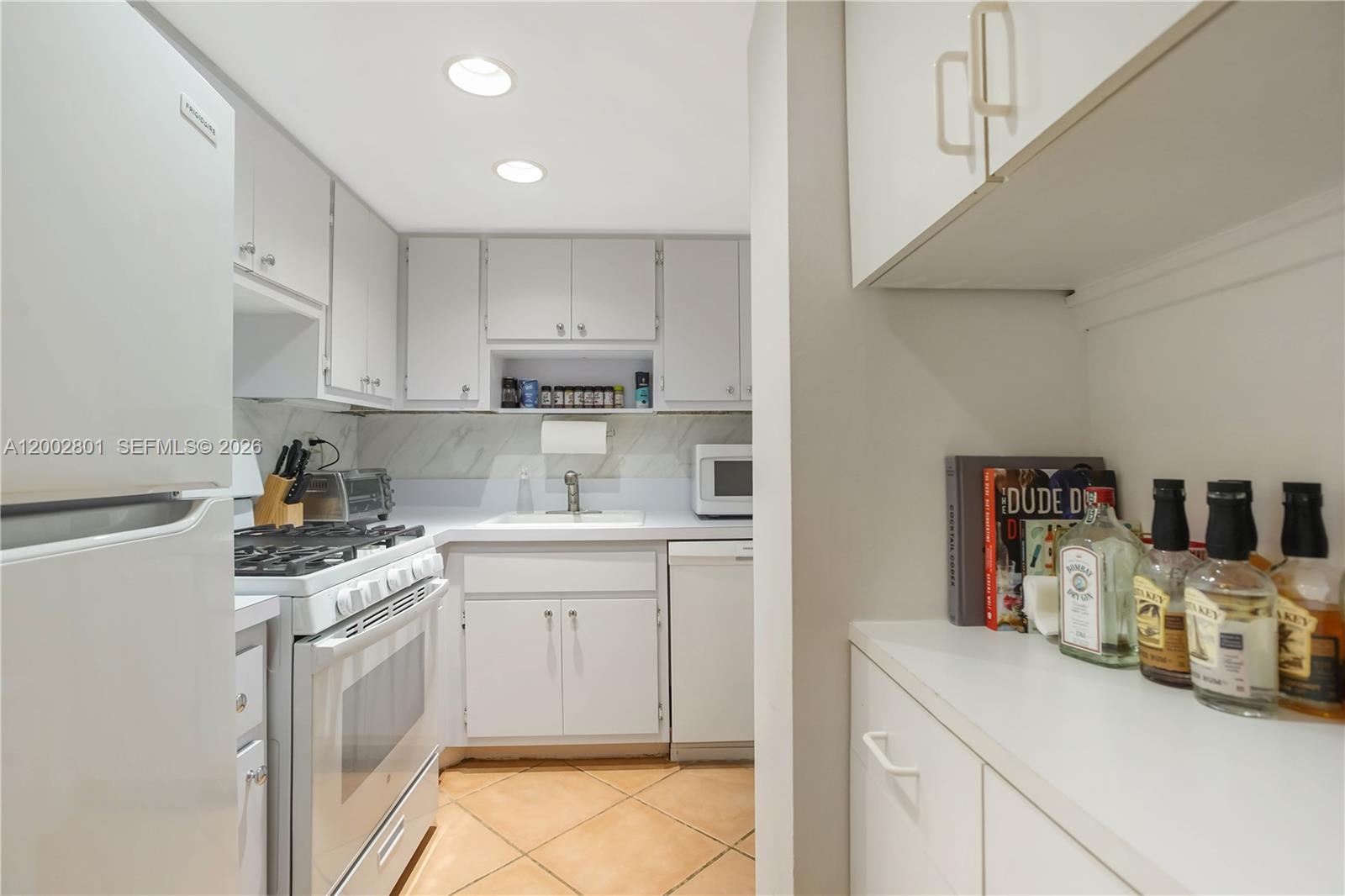 1205 Mariposa Ave # 102