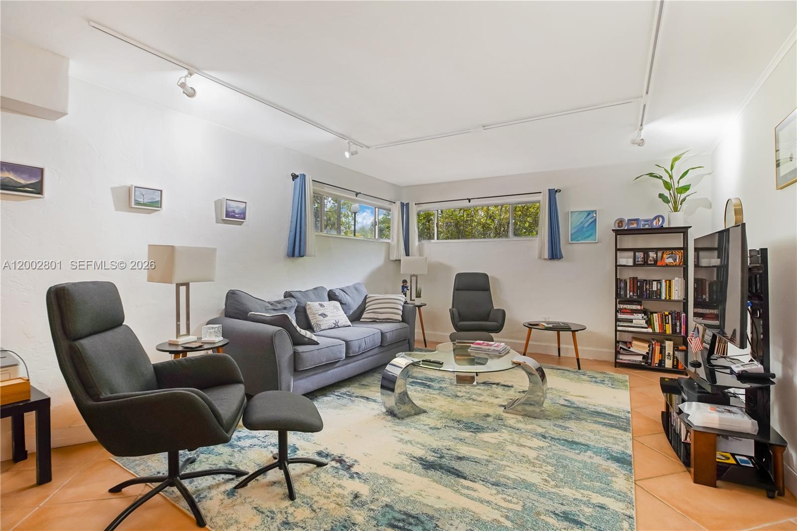 1205 Mariposa Ave # 102