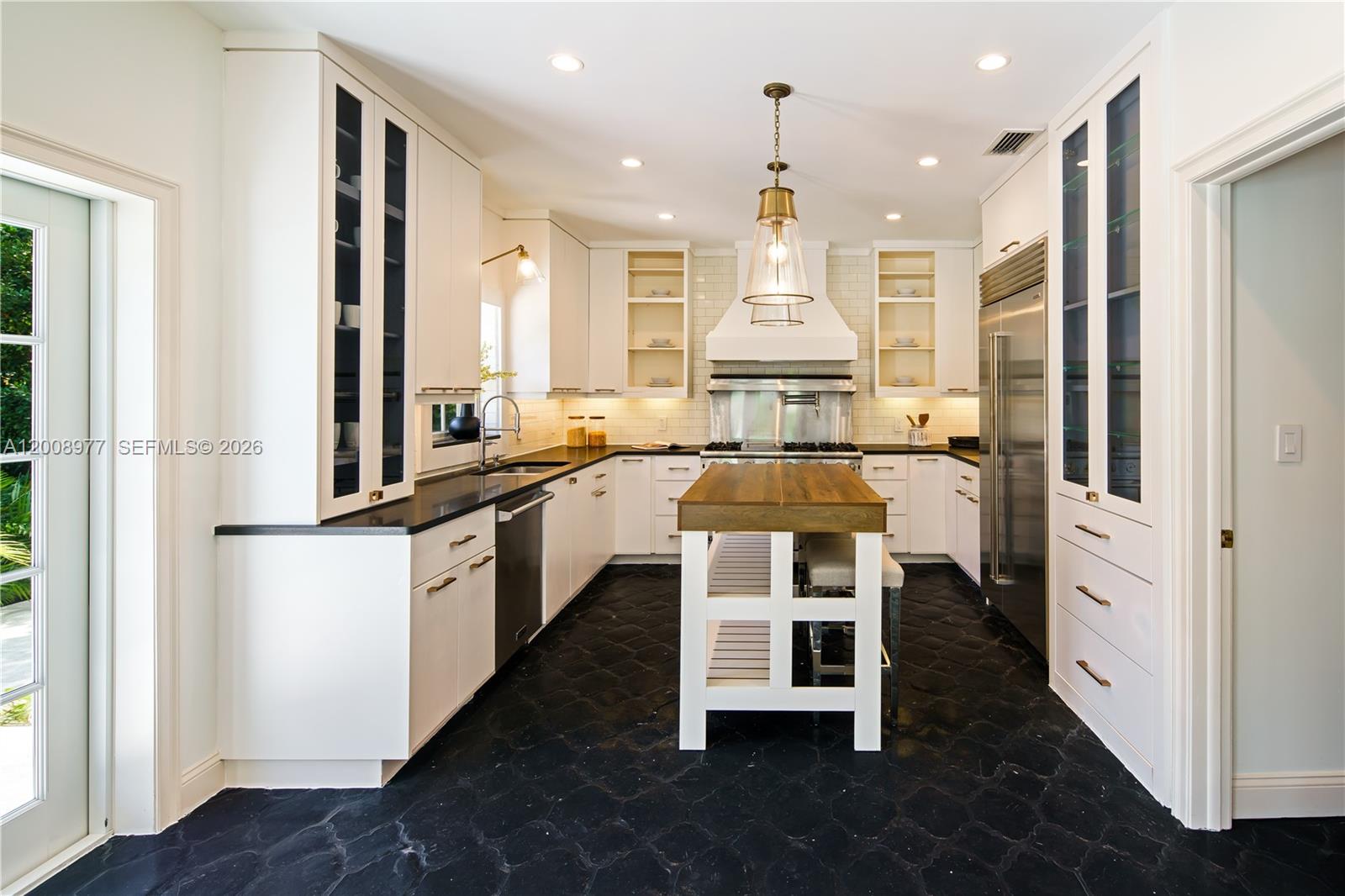 1228 Alhambra Cir