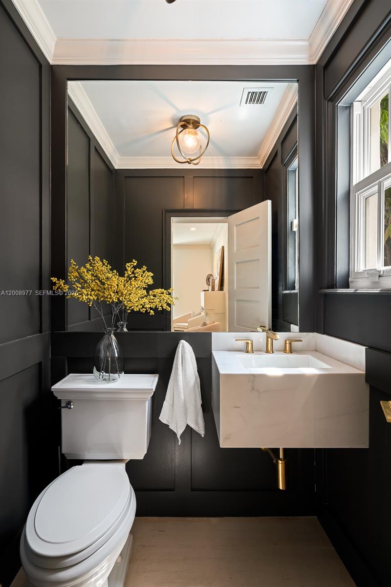 1228 Alhambra Cir