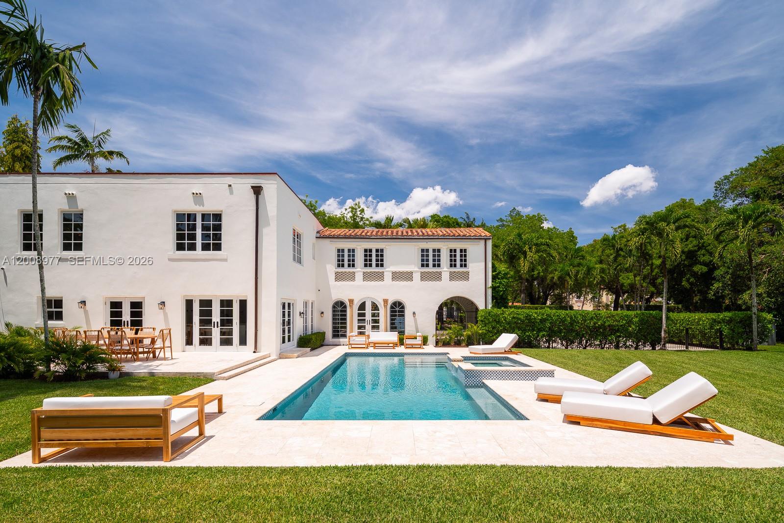 1228 Alhambra Cir