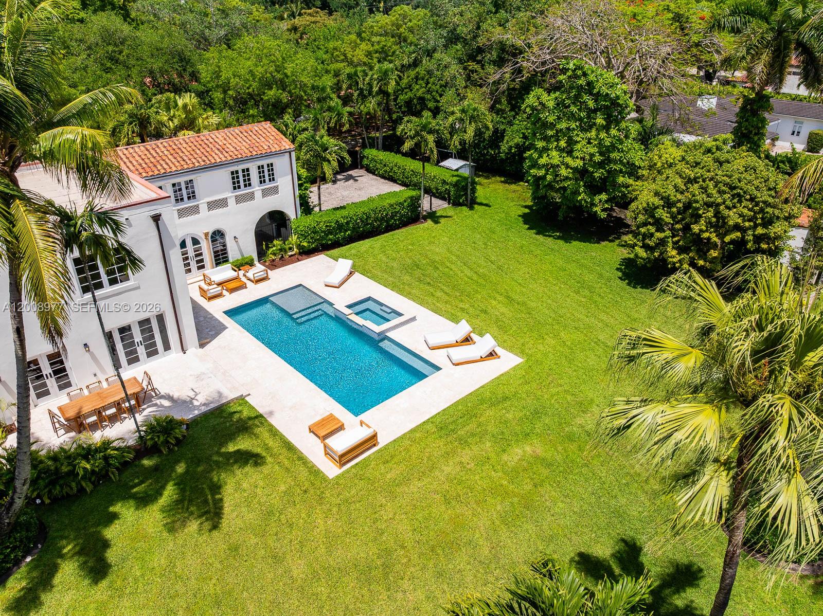 1228 Alhambra Cir