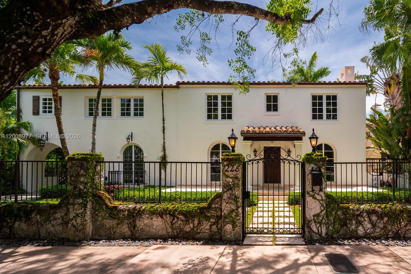 1228 Alhambra Cir