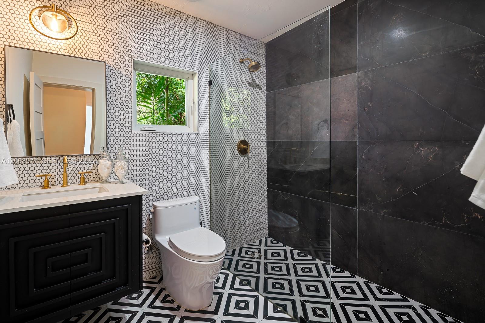 1228 Alhambra Cir
