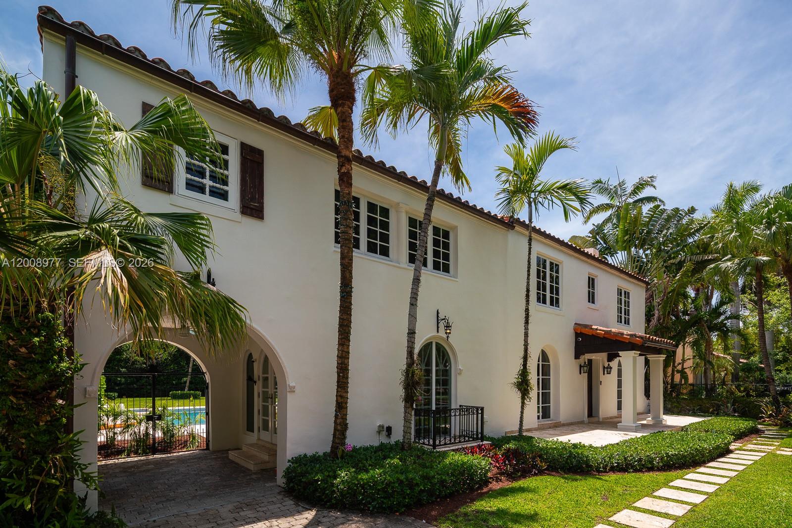 1228 Alhambra Cir