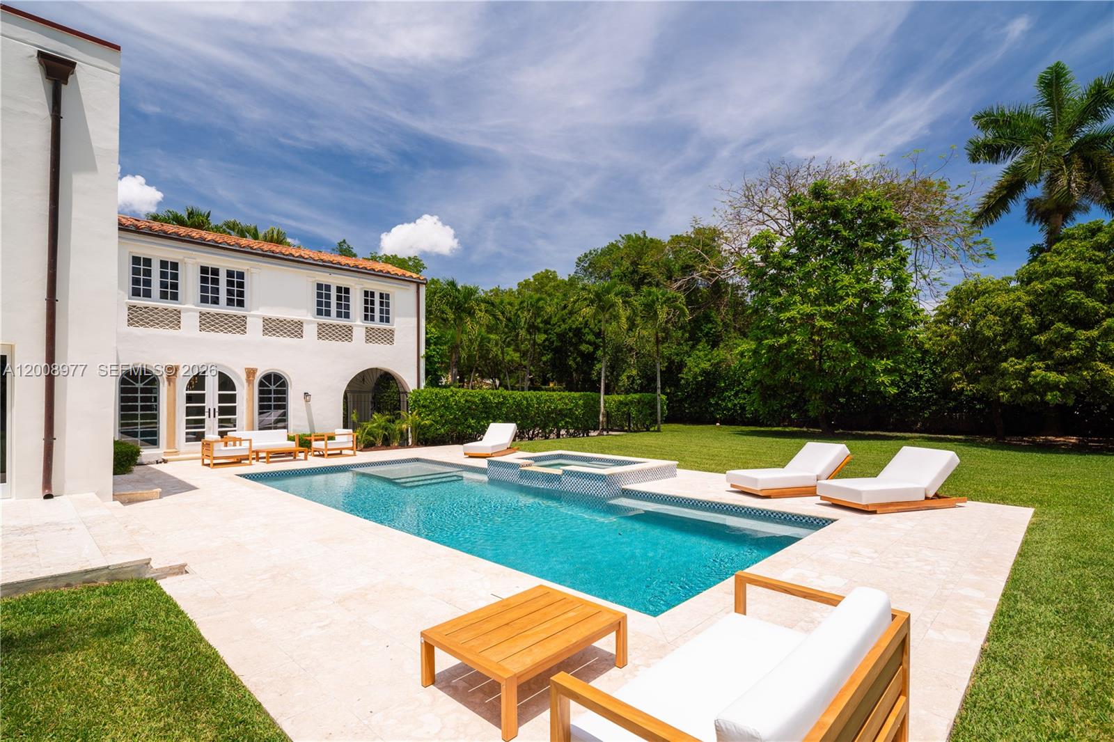 1228 Alhambra Cir