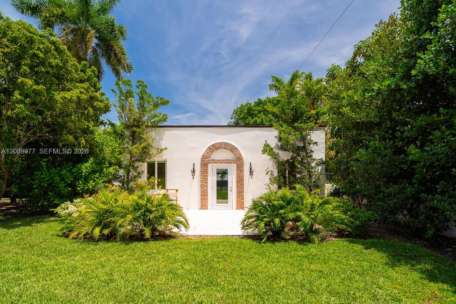 1228 Alhambra Cir