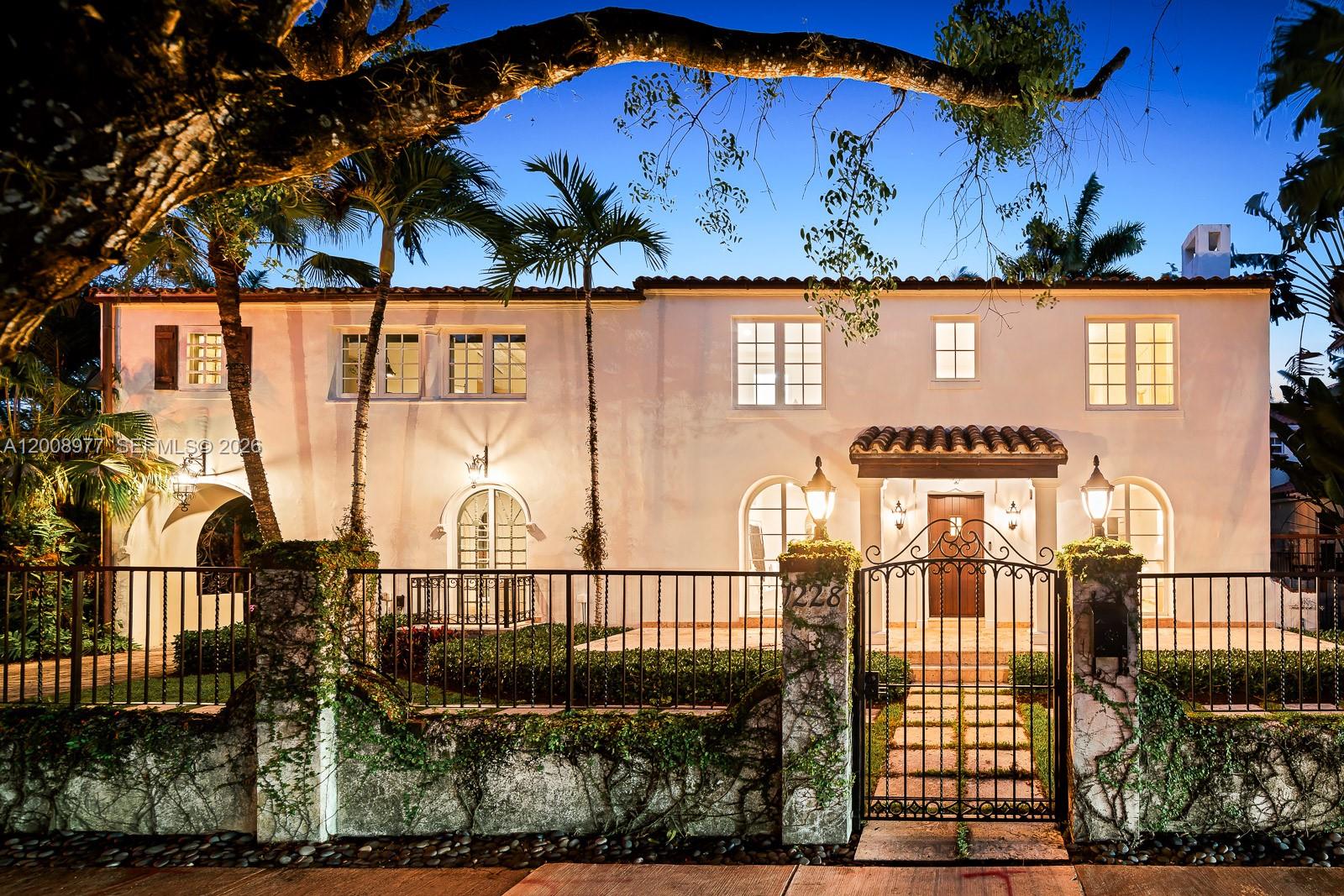 1228 Alhambra Cir
