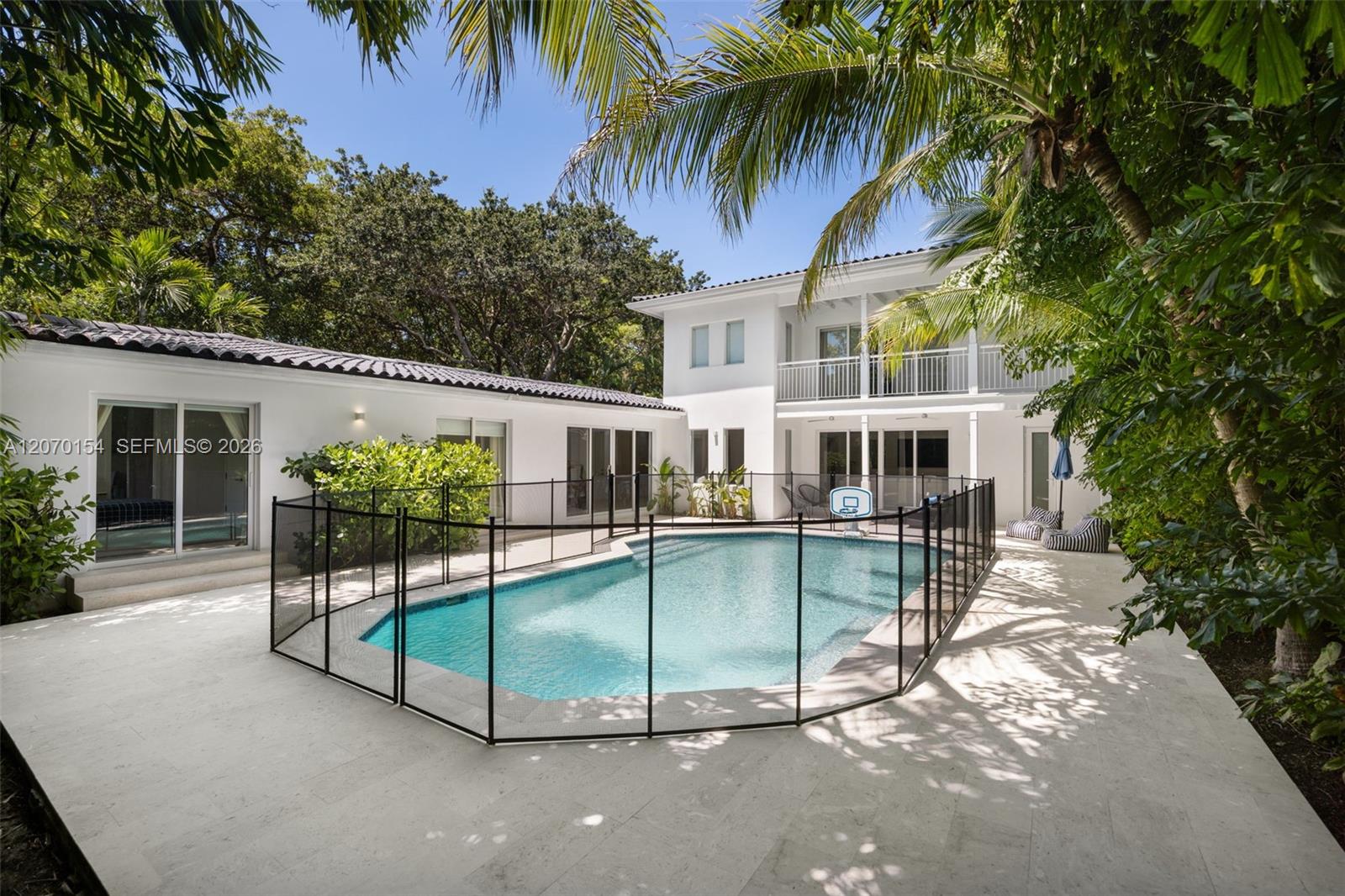 1015 Bayamo Ave