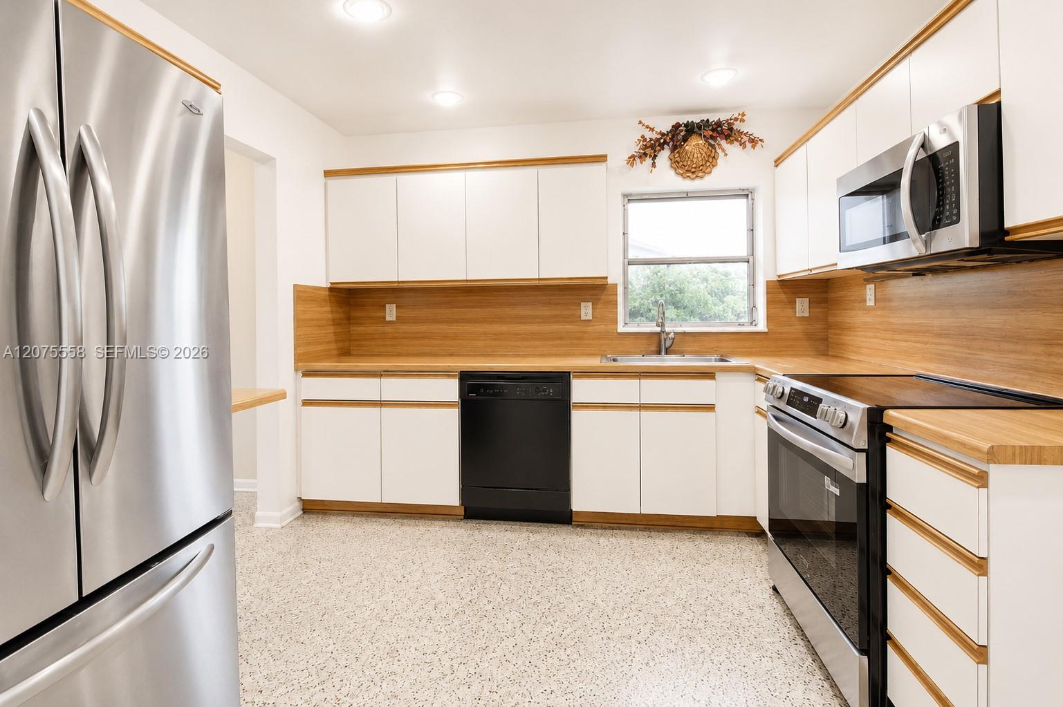 3115 Village Green Dr