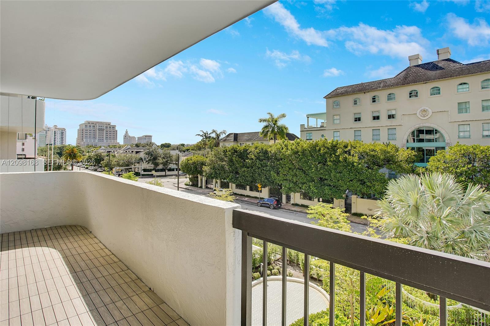 600 Biltmore Way # 306