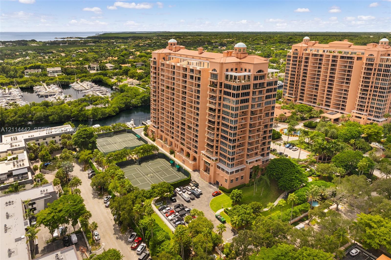 10 Edgewater Dr # 5G