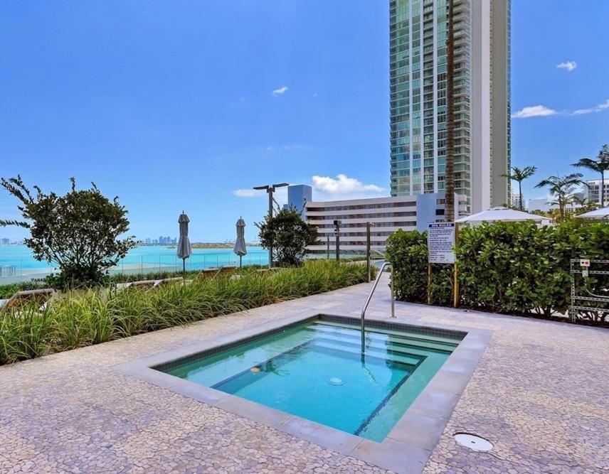650 NE 32nd Street # 4307