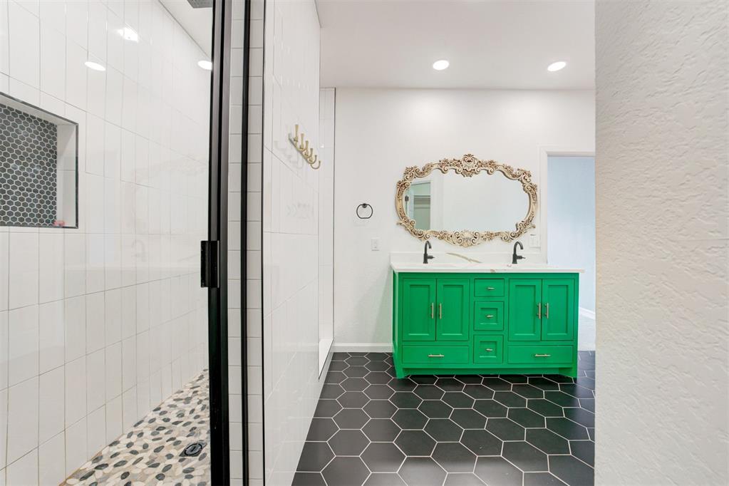 2324 Bradford Place