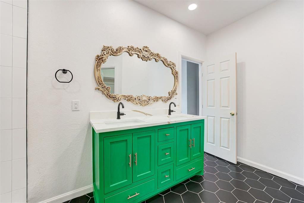 2324 Bradford Place