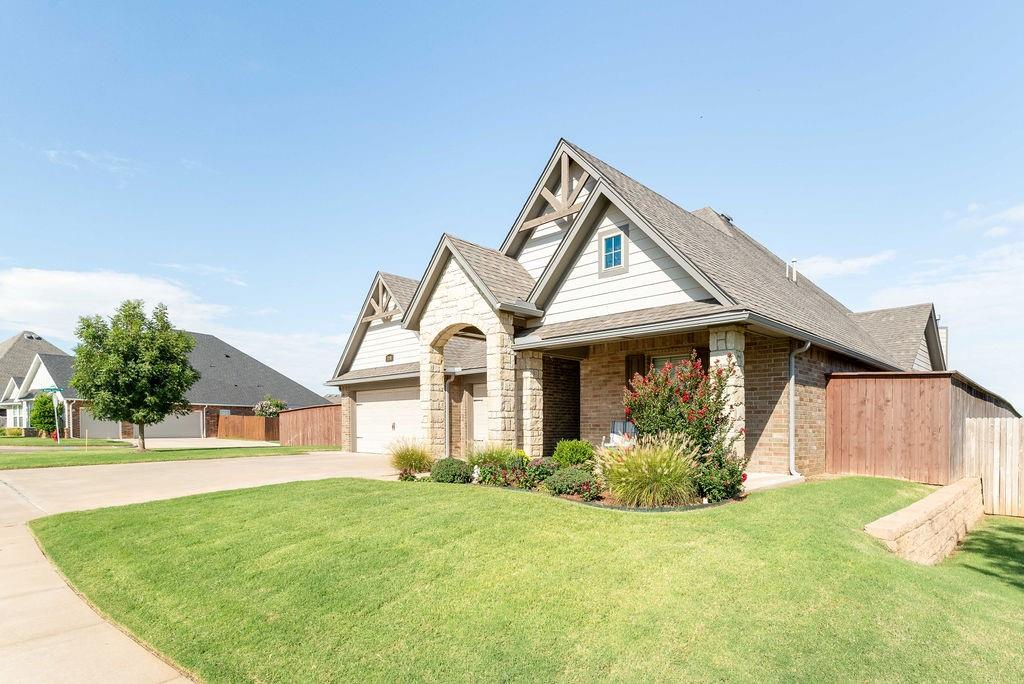 3201 Birchwood Circle