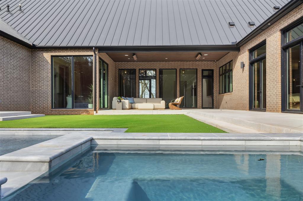 9708 Farmhouse Lane