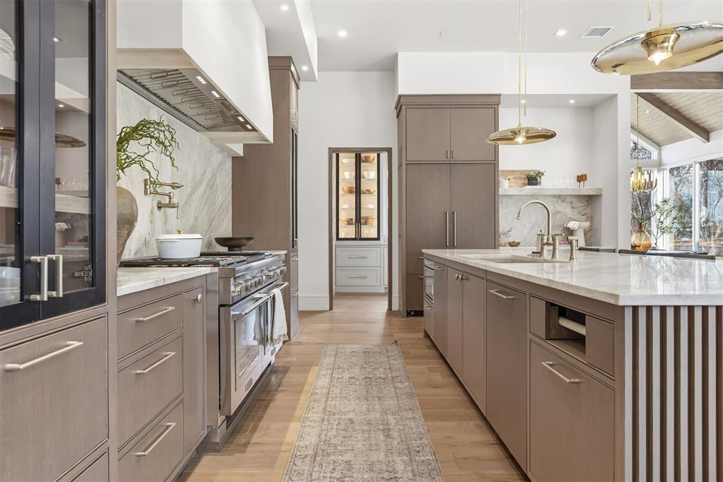 9708 Farmhouse Lane