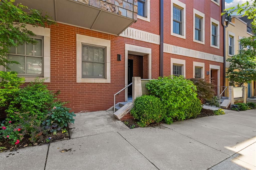 28 NE 3rd Street