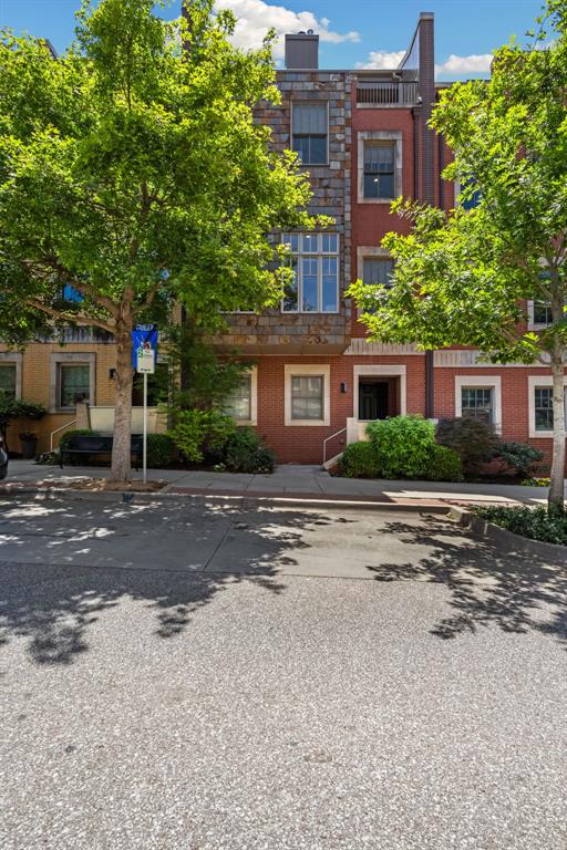 28 NE 3rd Street