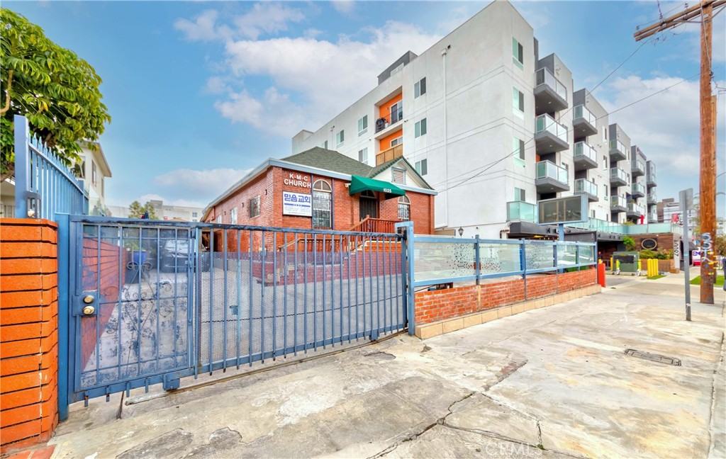 1025 S Catalina Street