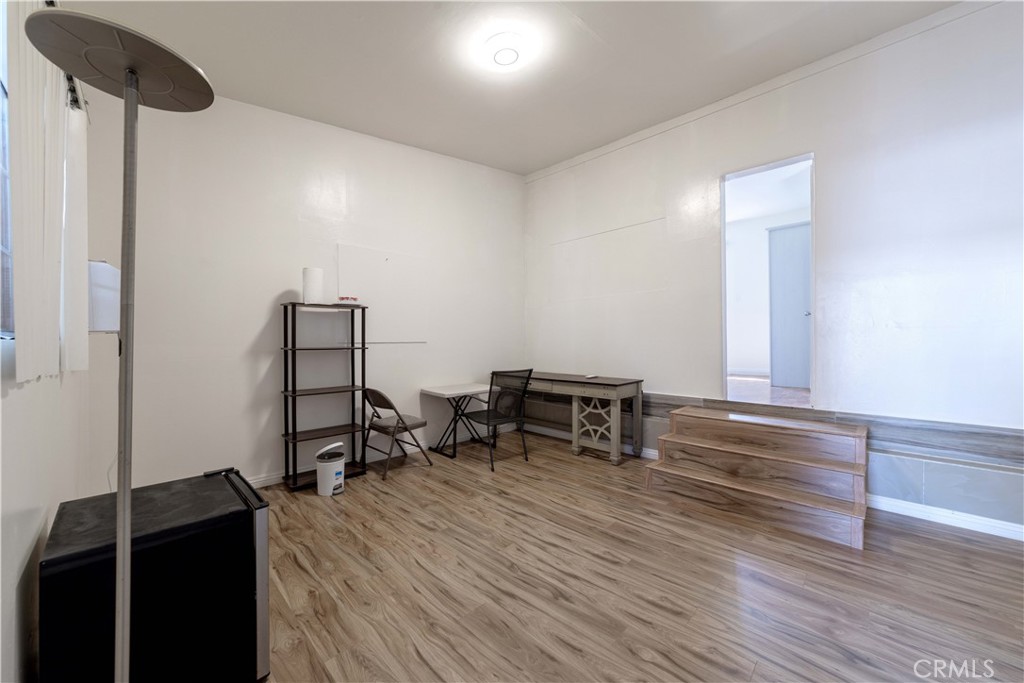 1025 S Catalina Street