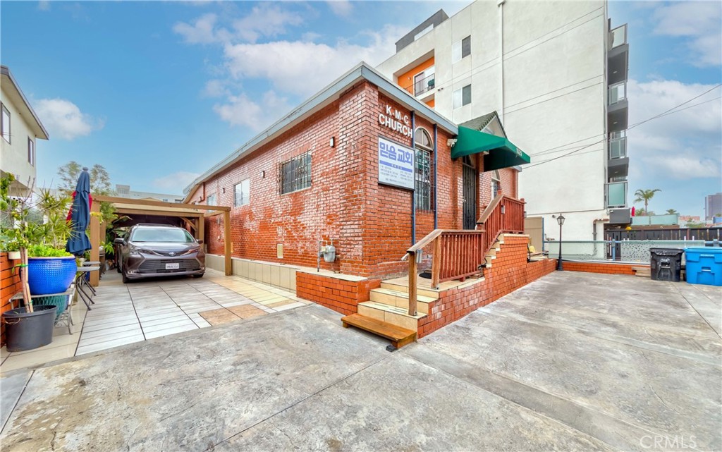 1025 S Catalina Street