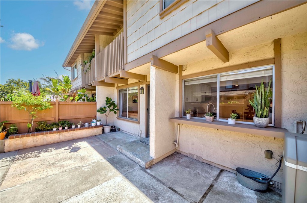 1755 Avenida Selva 60