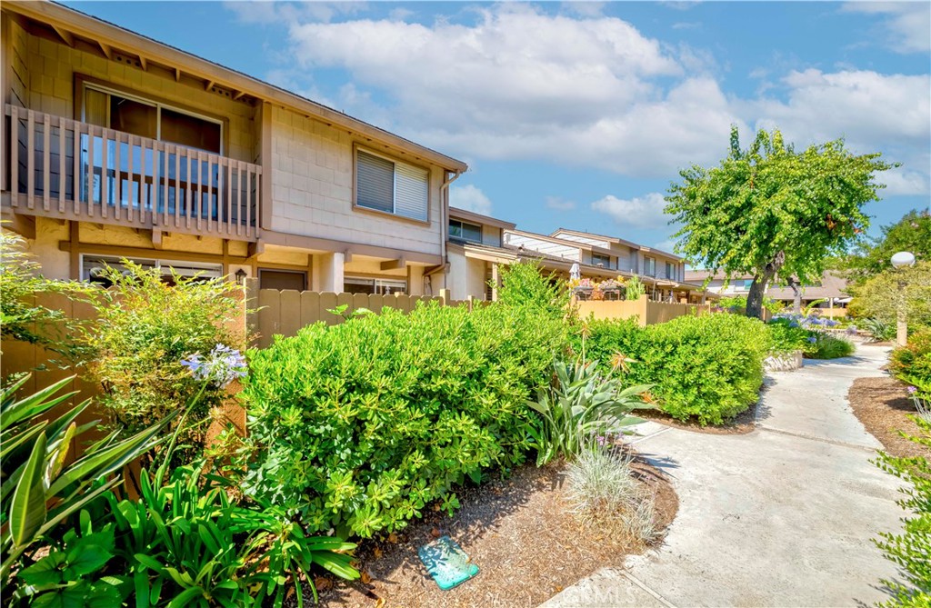 1755 Avenida Selva 60