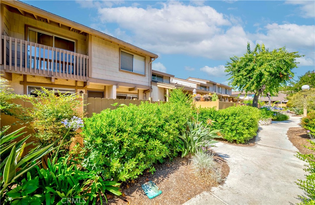 1755 Avenida Selva 60