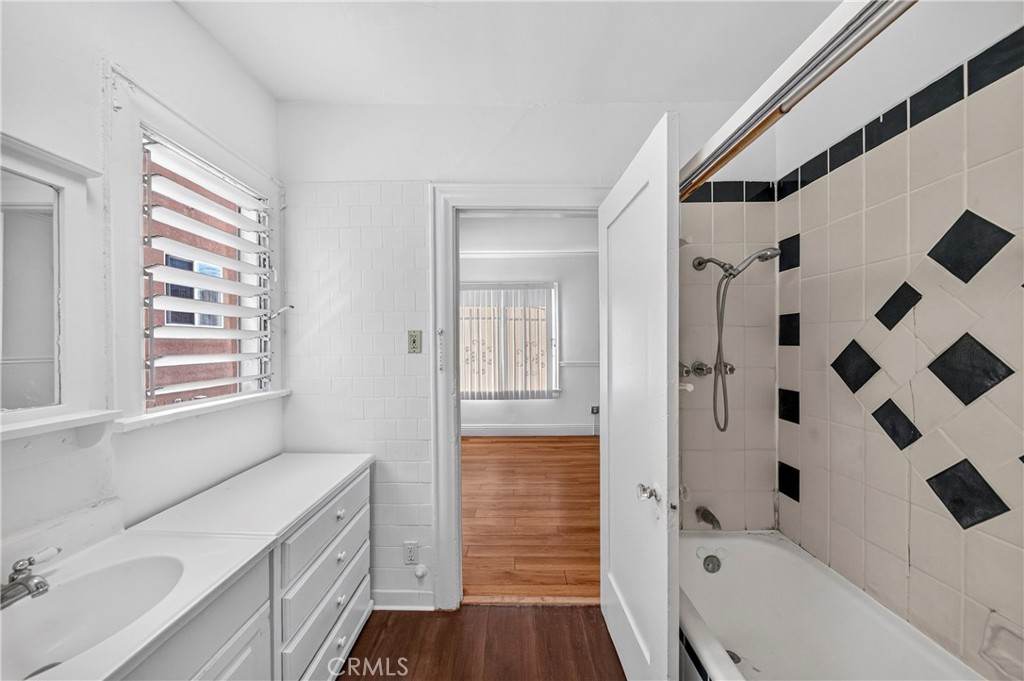 139 S Manhattan
