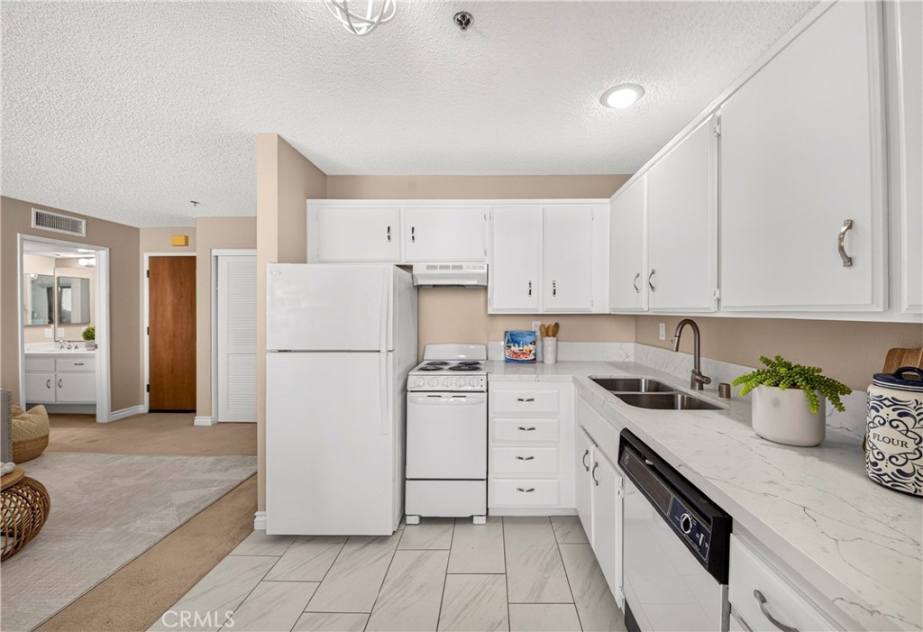 351 N Ford Avenue 221