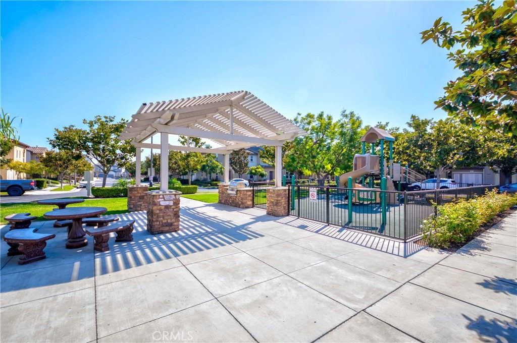 351 N Magnolia Avenue Unit: 4