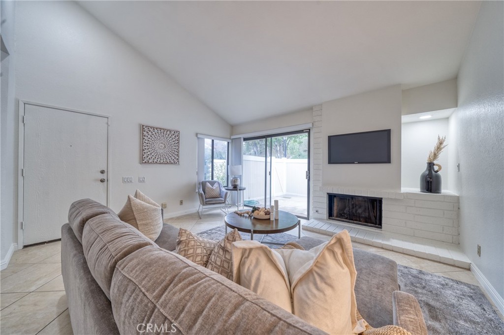 23070 Paseo De Terrado 4