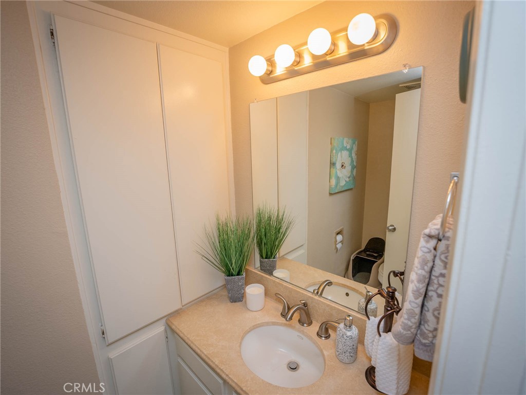 1675 W Lambert Road H (20) Unit: H  (20)