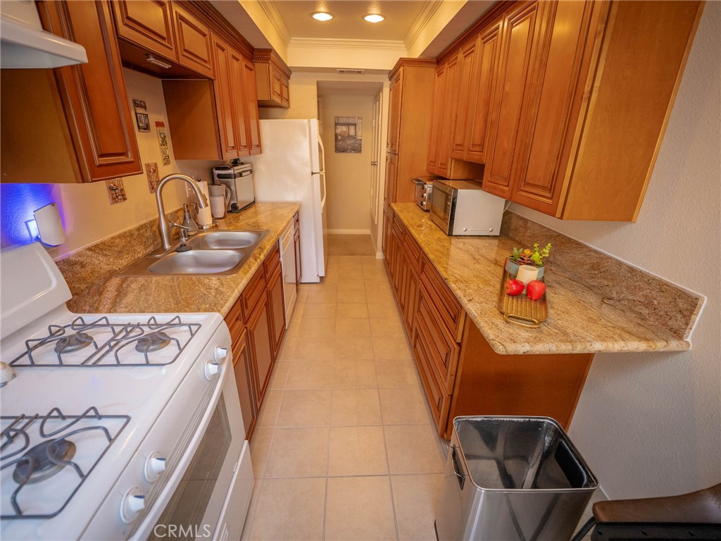 1675 W Lambert Road H (20) Unit: H  (20)