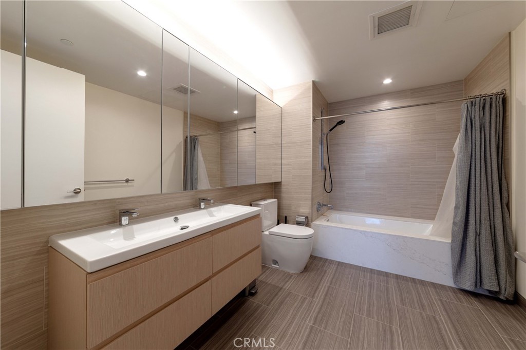 877 Francisco Street 4211