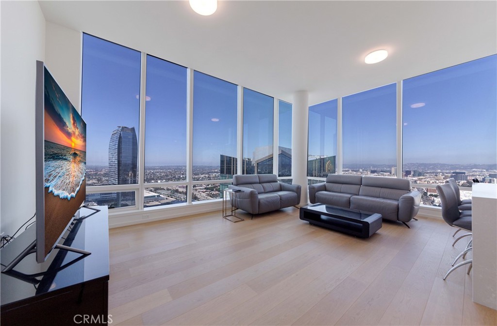 877 Francisco Street 4211