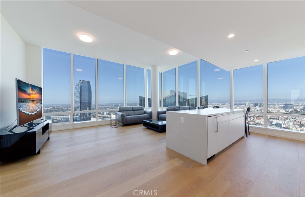 877 Francisco Street 4211