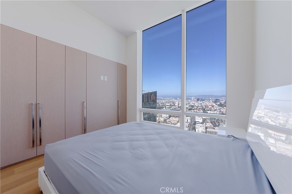 877 Francisco Street 4211