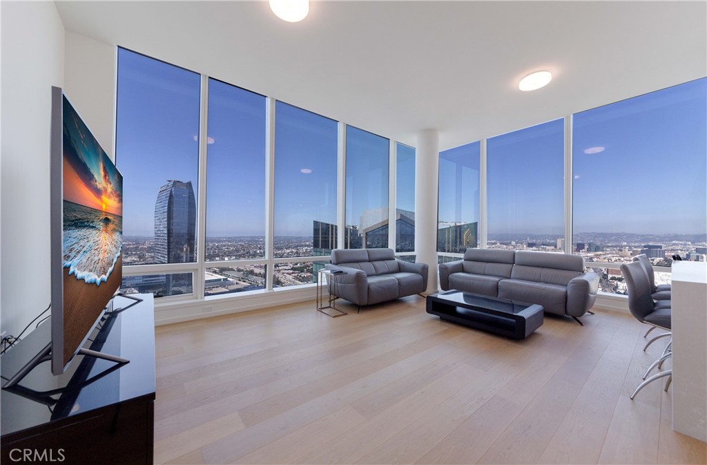 877 Francisco Street 4211
