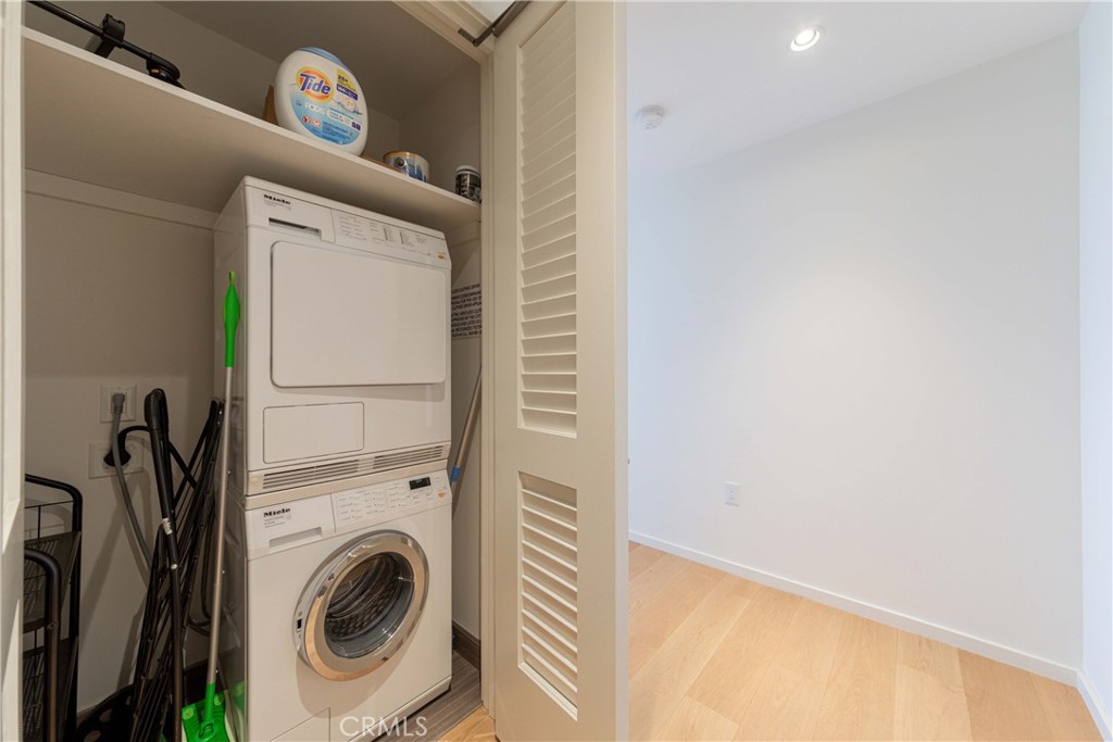 877 Francisco Street 4211