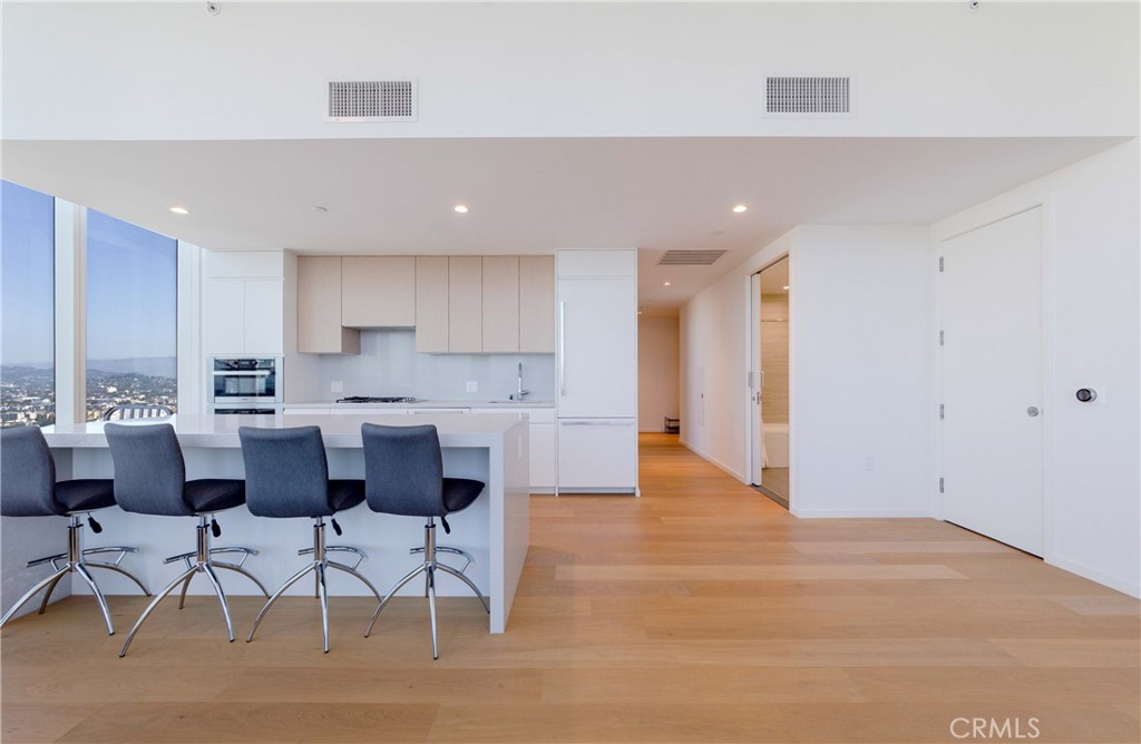 877 Francisco Street 4211