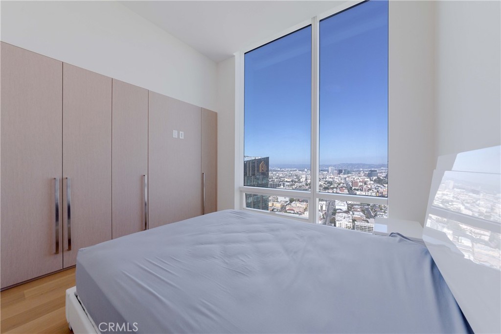 877 Francisco Street 4211