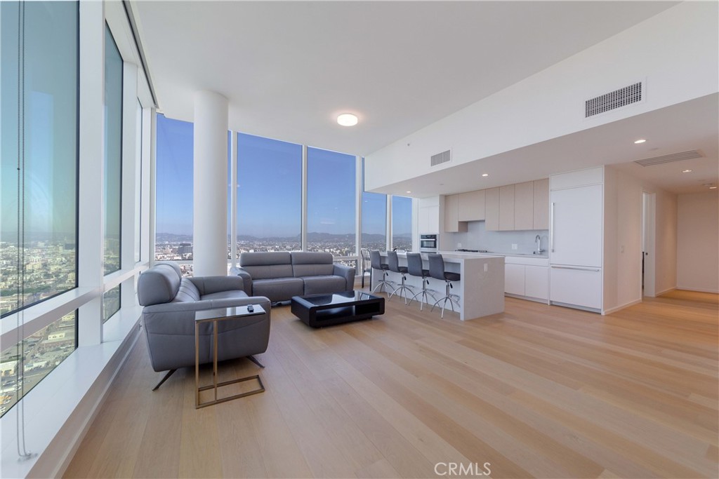 877 Francisco Street 4211