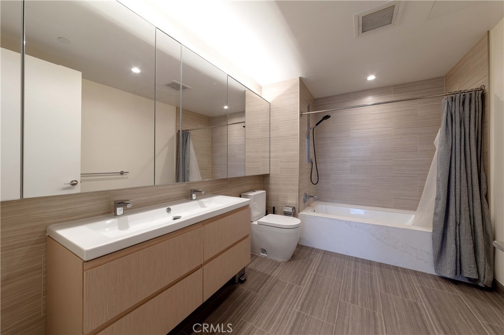 877 Francisco Street 4211