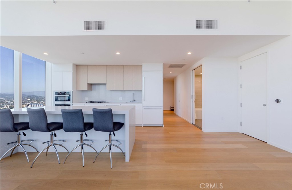 877 Francisco Street 4211
